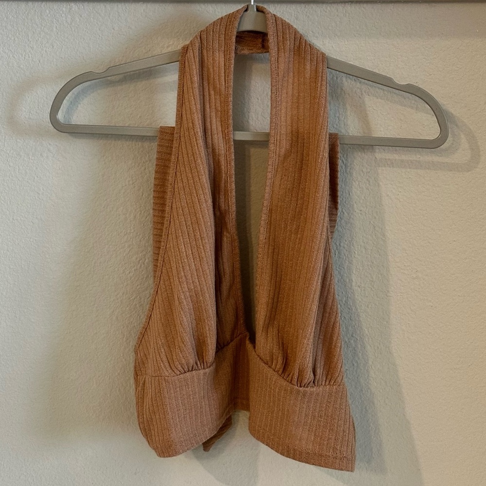 SHEIN Halter Neck Knot Backless Crop Top - Picture 3 of 5